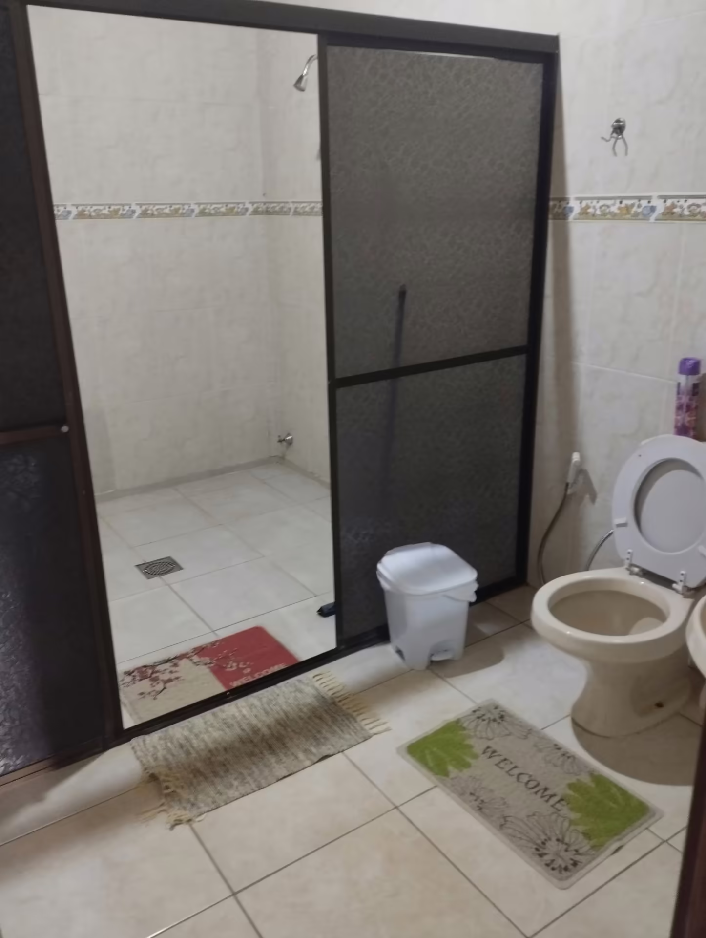 salle de bain blanche